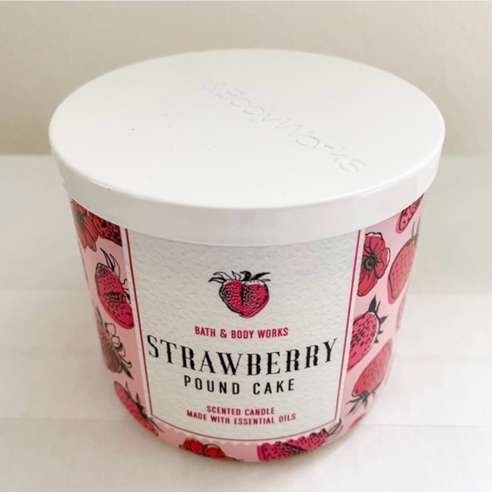 BBW Bath and Body Works Strawberry Pound Cake 3 wick candle